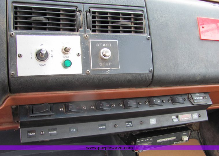 image for item 6695 1994 GMC Topkick C7H042 bucket truck