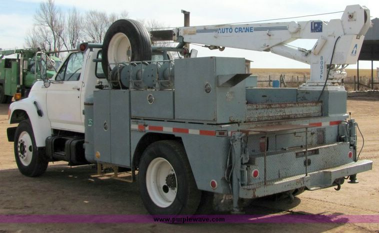 image for item 8031 1996 Ford F800 boom truck