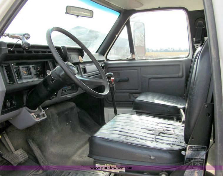 image for item 8031 1996 Ford F800 boom truck