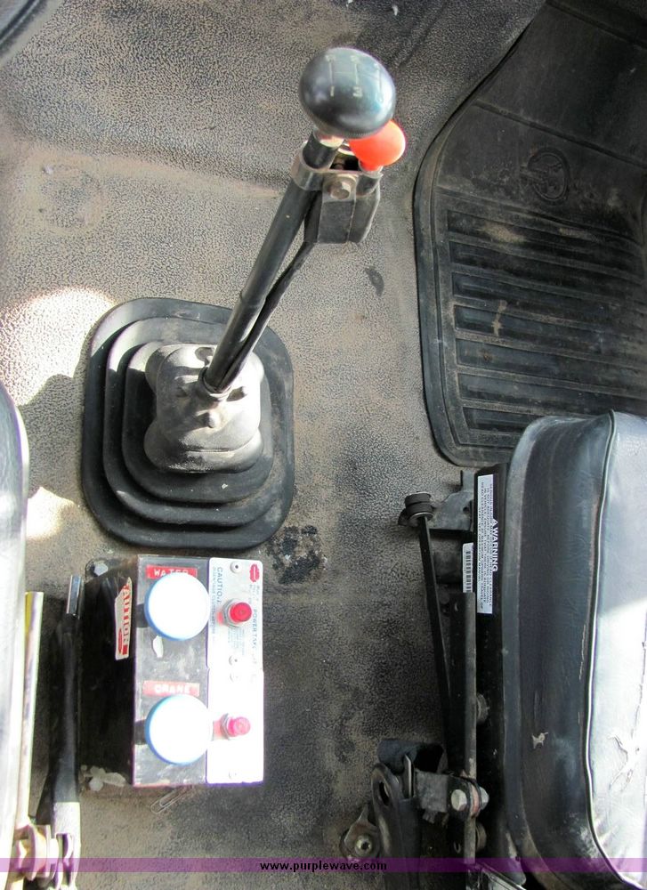 image for item 8031 1996 Ford F800 boom truck