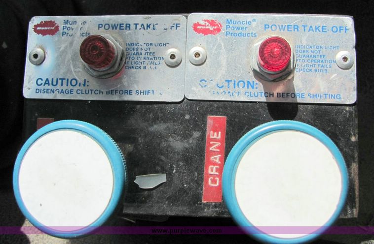 image for item 8031 1996 Ford F800 boom truck