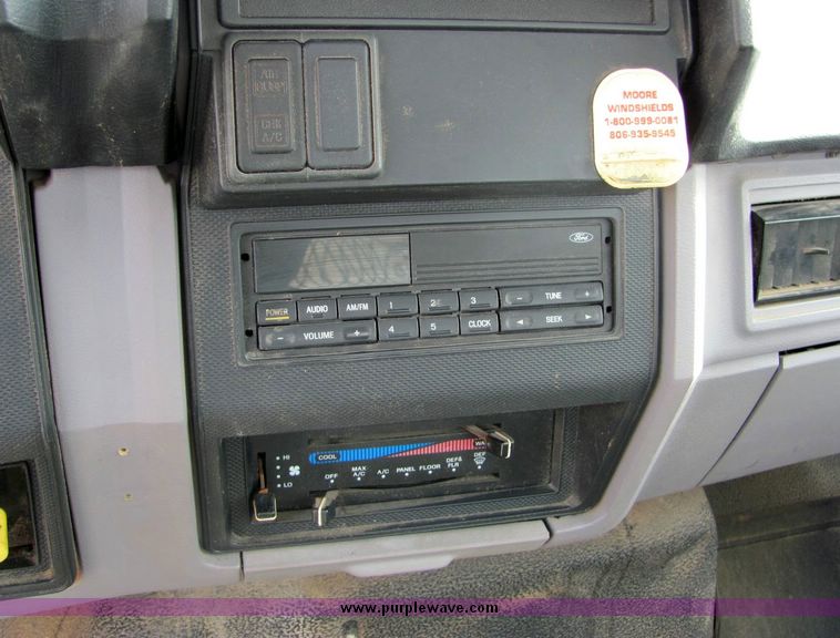 image for item 8031 1996 Ford F800 boom truck