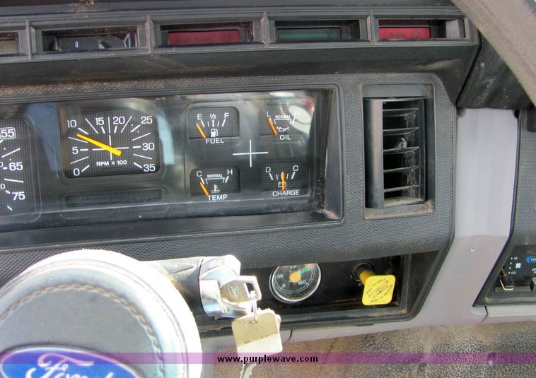 image for item 8031 1996 Ford F800 boom truck