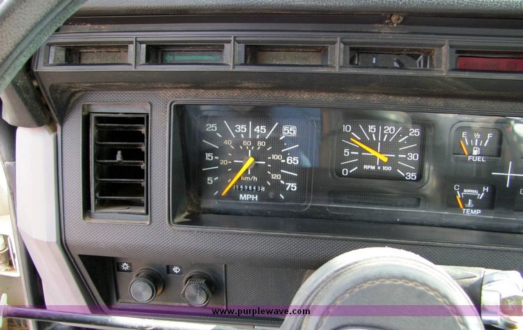 image for item 8031 1996 Ford F800 boom truck