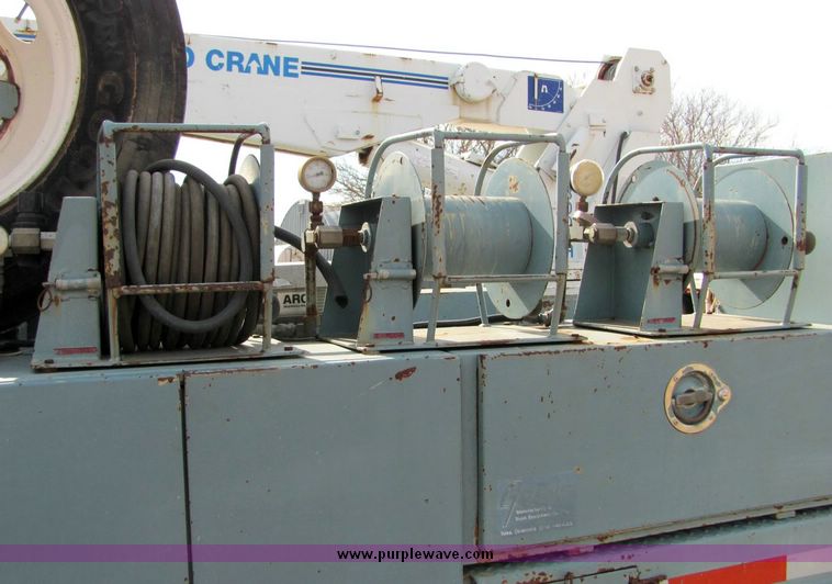 image for item 8031 1996 Ford F800 boom truck