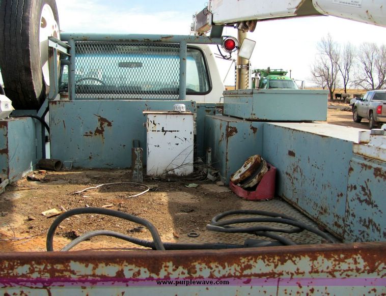 image for item 8031 1996 Ford F800 boom truck