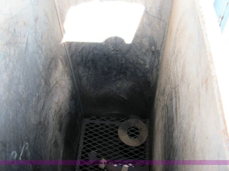 image for item 8031 1996 Ford F800 boom truck