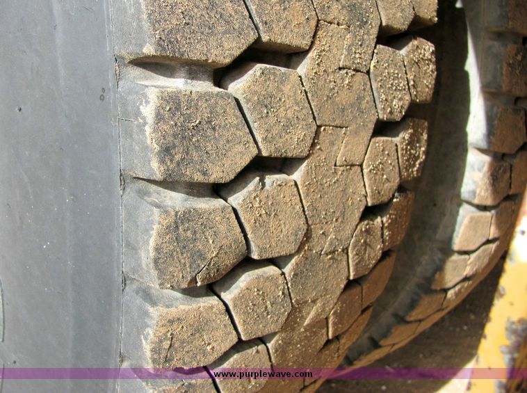 image for item 8031 1996 Ford F800 boom truck