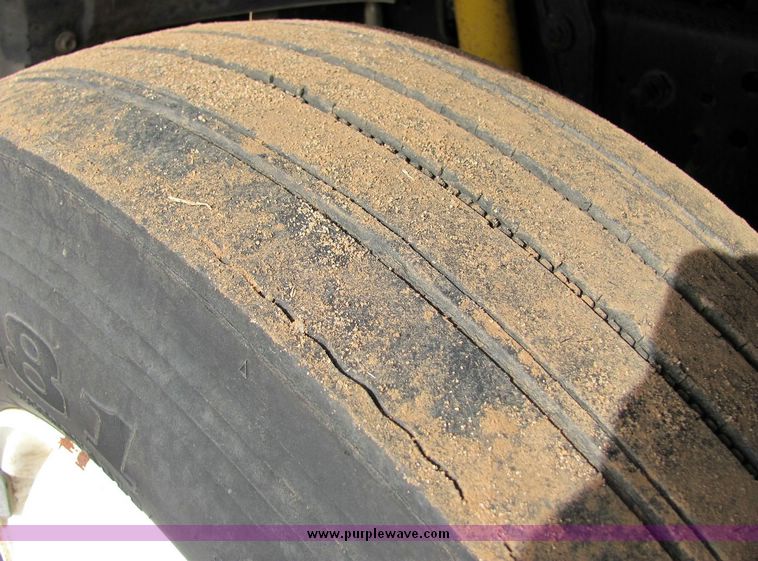 image for item 8031 1996 Ford F800 boom truck