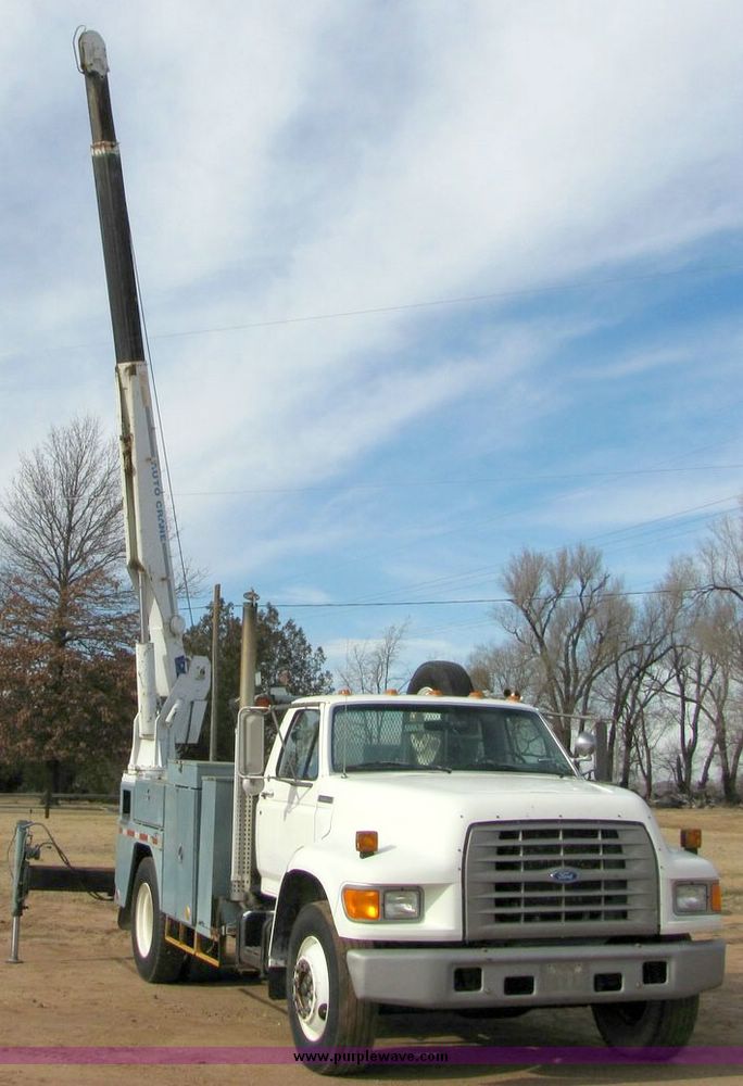 image for item 8031 1996 Ford F800 boom truck