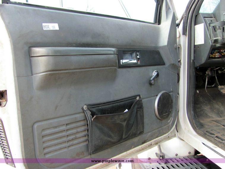 image for item 8032 1996 Chevrolet Kodiak C7H042 boom truck