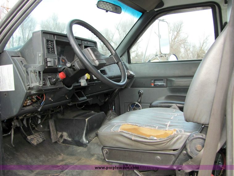 image for item 8032 1996 Chevrolet Kodiak C7H042 boom truck