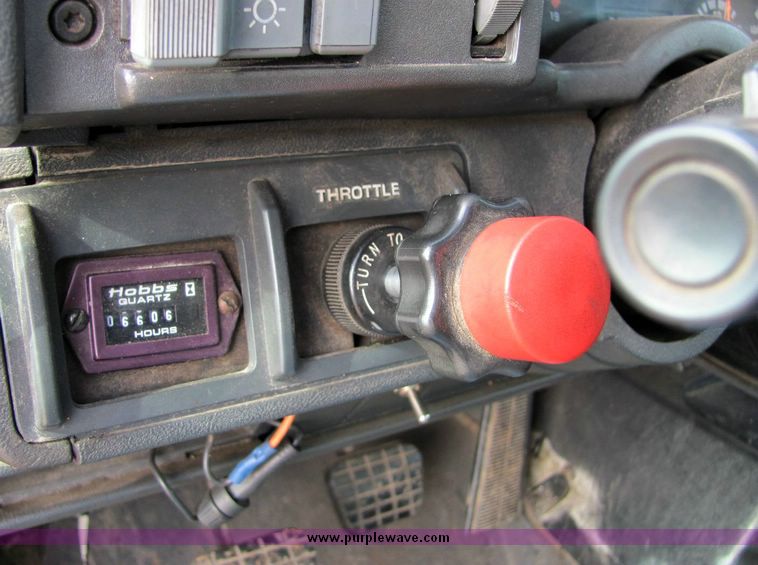 image for item 8032 1996 Chevrolet Kodiak C7H042 boom truck