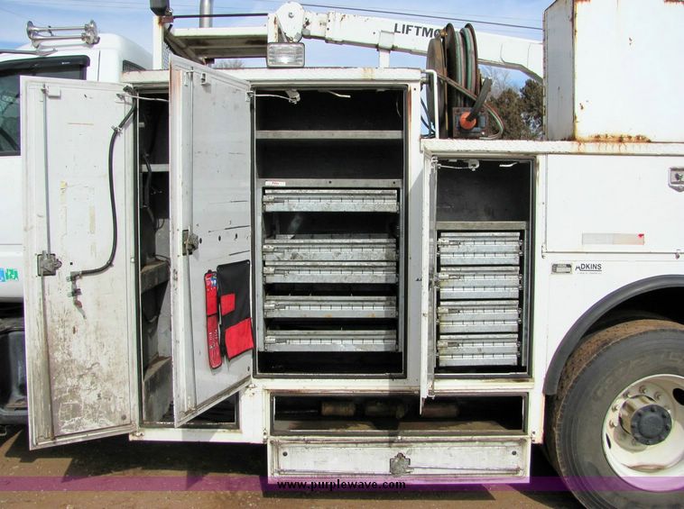 image for item 8032 1996 Chevrolet Kodiak C7H042 boom truck