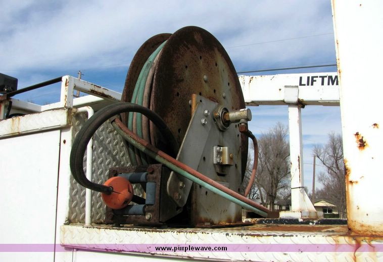 image for item 8032 1996 Chevrolet Kodiak C7H042 boom truck