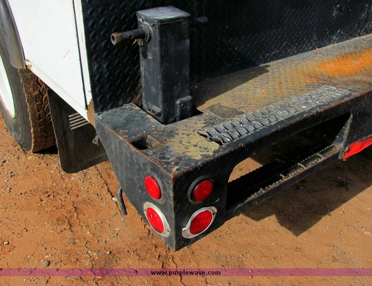 image for item 8032 1996 Chevrolet Kodiak C7H042 boom truck