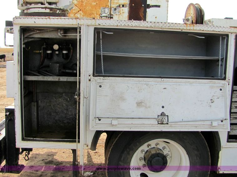 image for item 8032 1996 Chevrolet Kodiak C7H042 boom truck