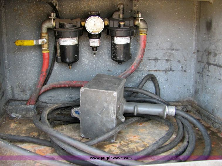 image for item 8032 1996 Chevrolet Kodiak C7H042 boom truck