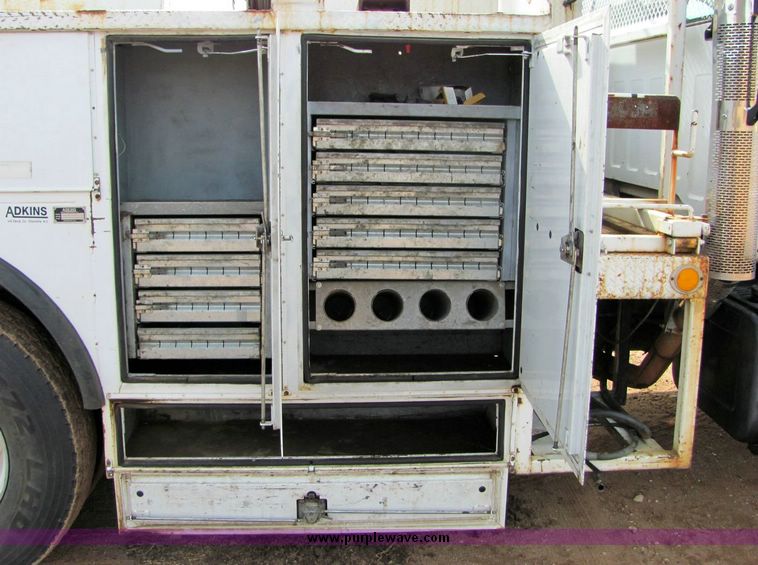 image for item 8032 1996 Chevrolet Kodiak C7H042 boom truck