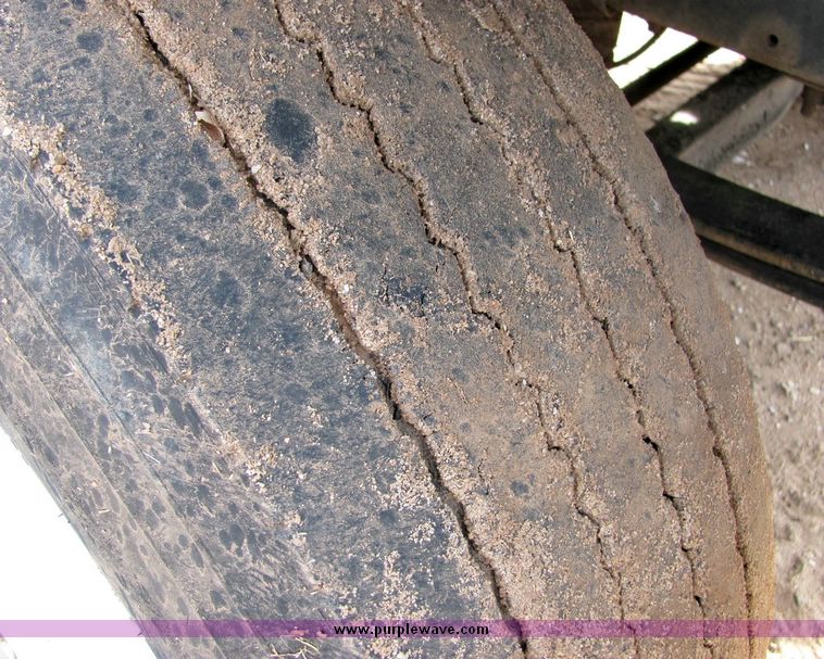 image for item 8032 1996 Chevrolet Kodiak C7H042 boom truck