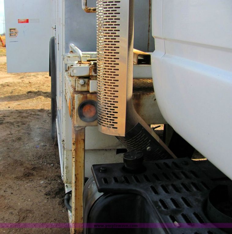 image for item 8032 1996 Chevrolet Kodiak C7H042 boom truck