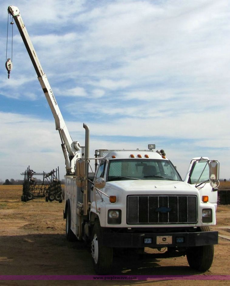 image for item 8032 1996 Chevrolet Kodiak C7H042 boom truck