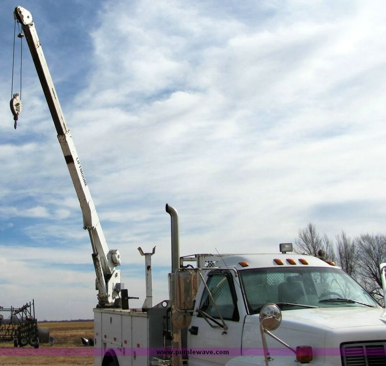 image for item 8032 1996 Chevrolet Kodiak C7H042 boom truck