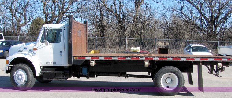 image for item 8036 1999 International 4900 dump bed truck