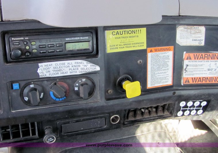 image for item 8036 1999 International 4900 dump bed truck