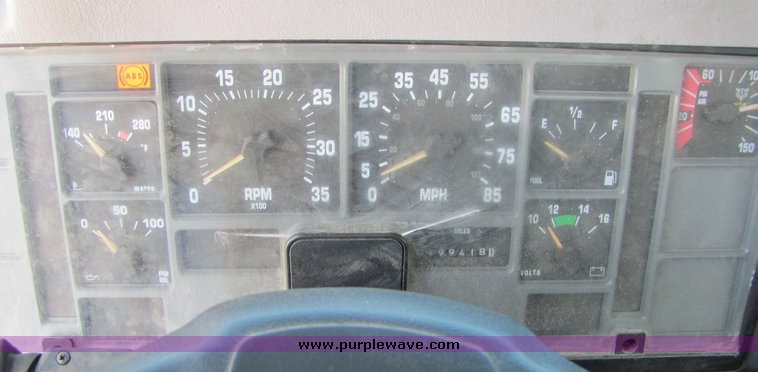 image for item 8036 1999 International 4900 dump bed truck