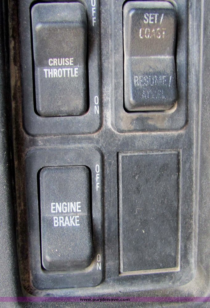 image for item 8036 1999 International 4900 dump bed truck