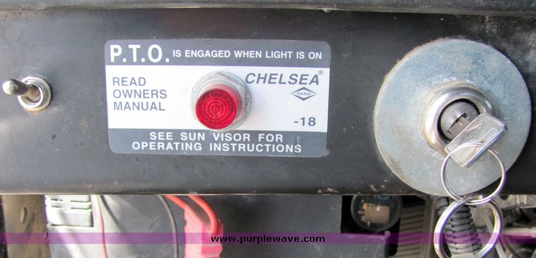 image for item 8036 1999 International 4900 dump bed truck