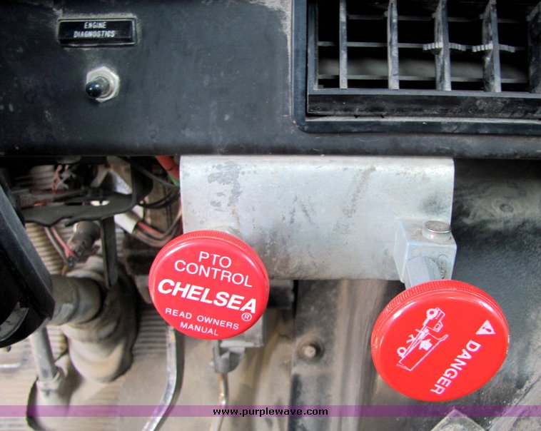 image for item 8036 1999 International 4900 dump bed truck