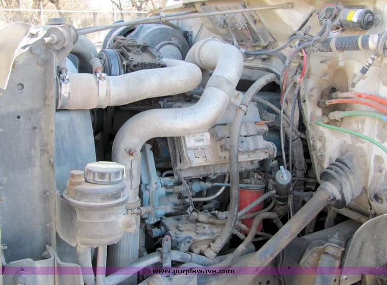 image for item 8036 1999 International 4900 dump bed truck