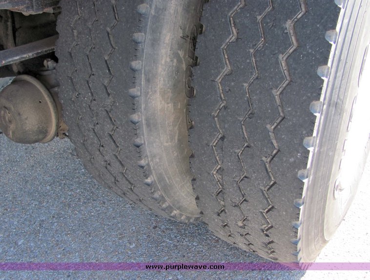 image for item 8036 1999 International 4900 dump bed truck