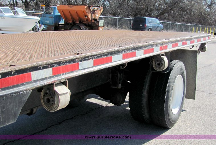 image for item 8036 1999 International 4900 dump bed truck