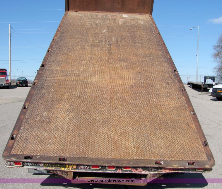 image for item 8036 1999 International 4900 dump bed truck