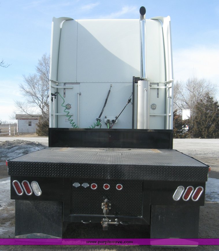 image for item 8060 1999 Freightliner FLD120 semi truck