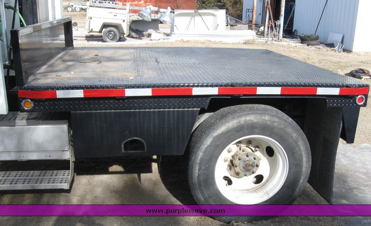 image for item 8060 1999 Freightliner FLD120 semi truck