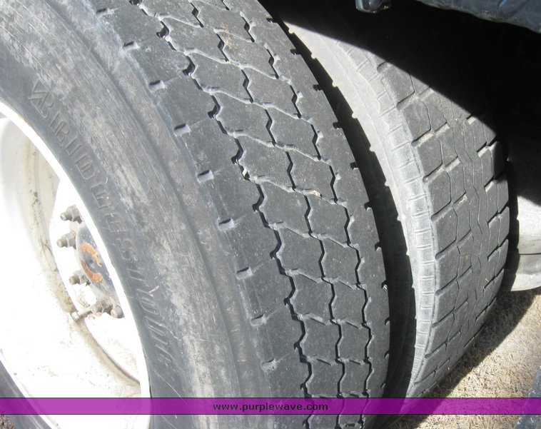 image for item 8060 1999 Freightliner FLD120 semi truck