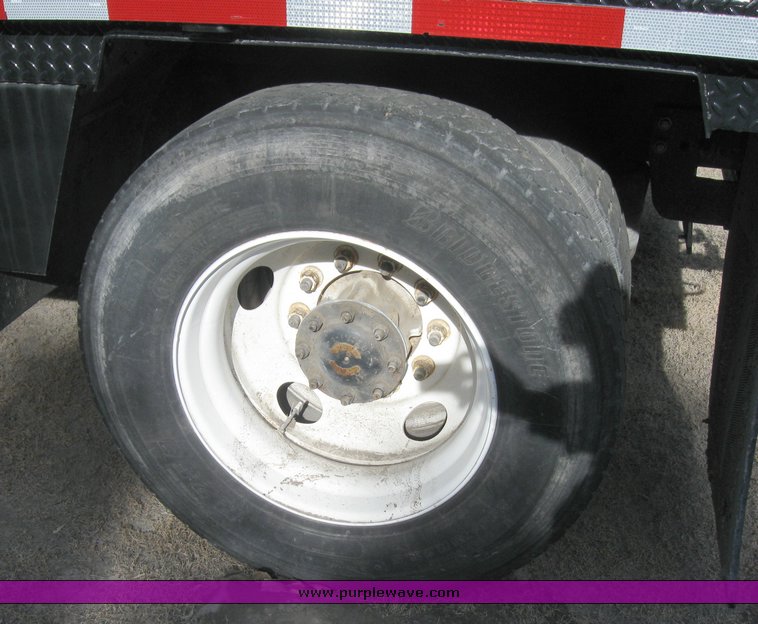 image for item 8060 1999 Freightliner FLD120 semi truck