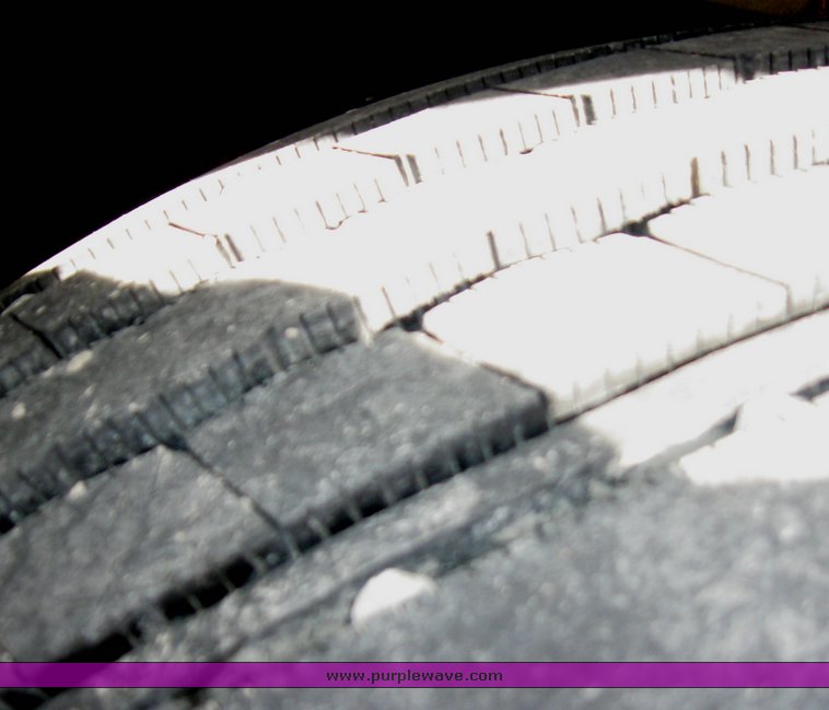 image for item 8060 1999 Freightliner FLD120 semi truck