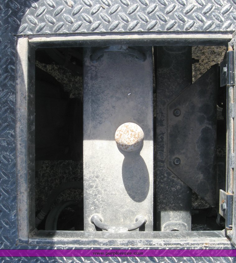 image for item 8060 1999 Freightliner FLD120 semi truck