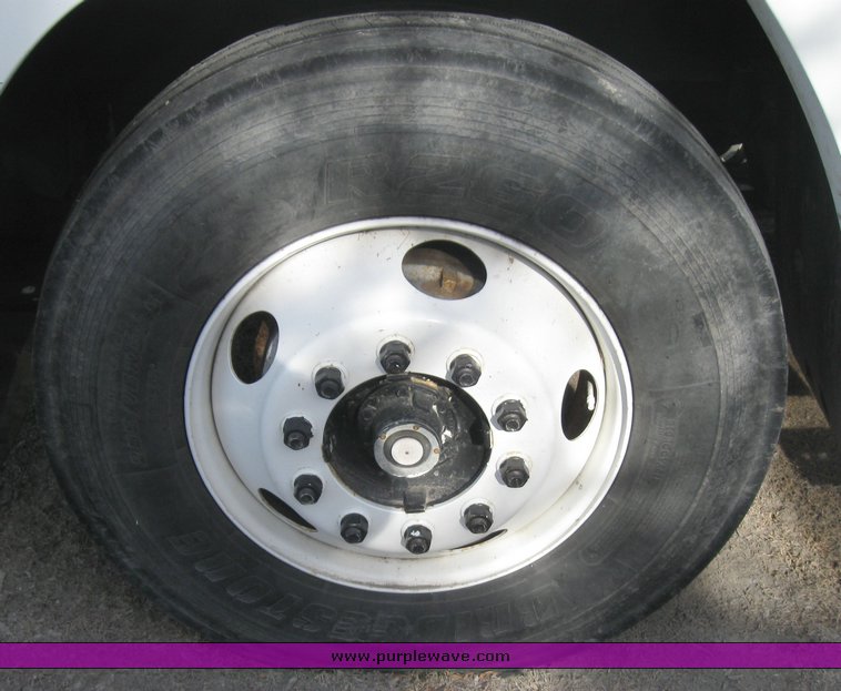 image for item 8060 1999 Freightliner FLD120 semi truck