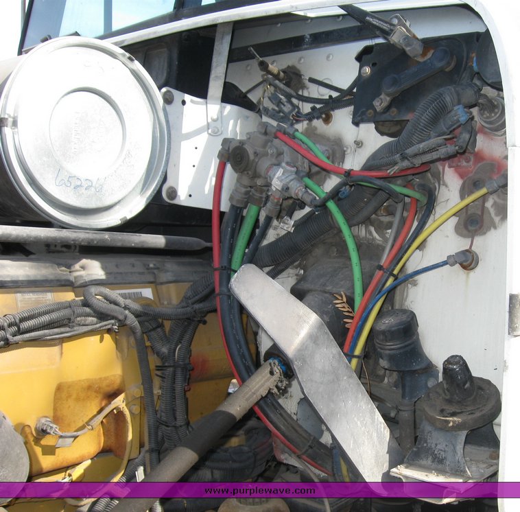 image for item 8060 1999 Freightliner FLD120 semi truck