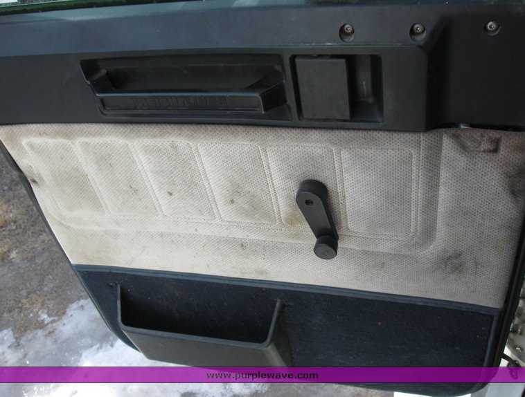 image for item 8060 1999 Freightliner FLD120 semi truck