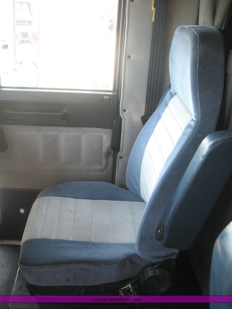 image for item 8060 1999 Freightliner FLD120 semi truck