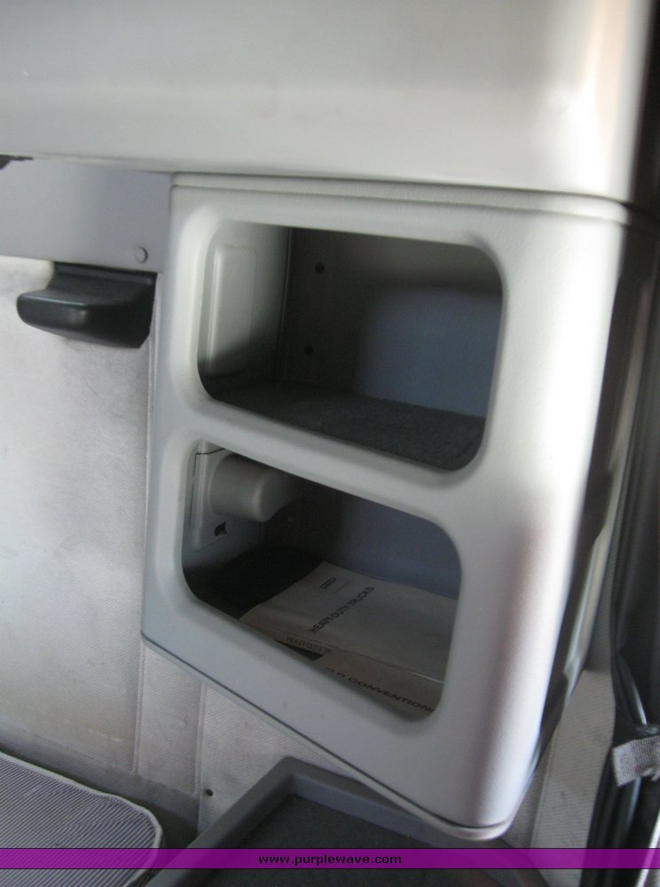 image for item 8060 1999 Freightliner FLD120 semi truck