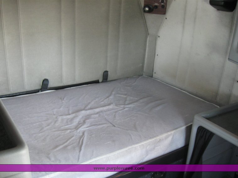 image for item 8060 1999 Freightliner FLD120 semi truck