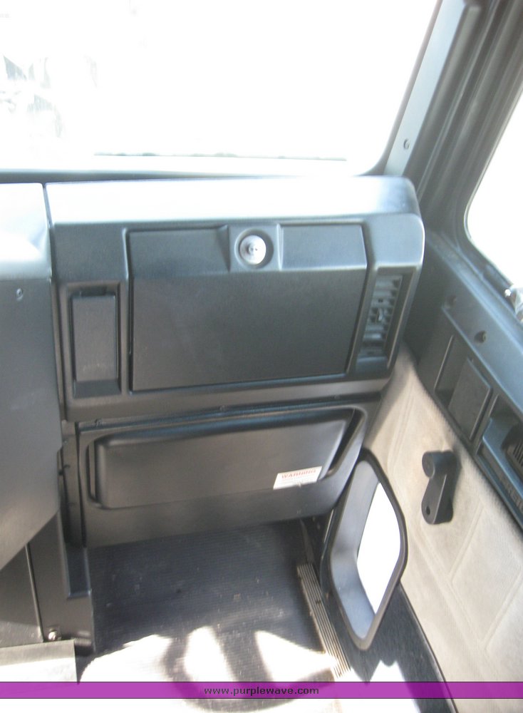 image for item 8060 1999 Freightliner FLD120 semi truck